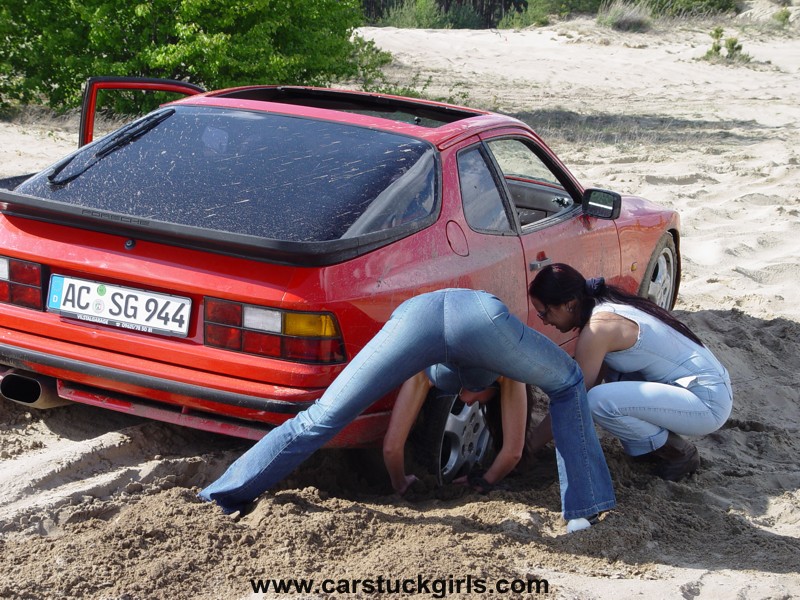 Porsche-Girls-Spinning-Wheels_014.jpg