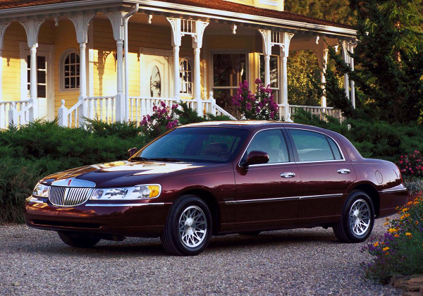 lincoln_towncar_3.jpg