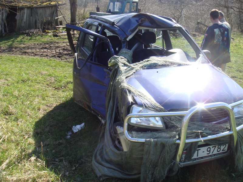 Daihatsu_Terrios_VS_Suzuki_bike_vse_ludi_zivi_bajker_sdoh1.JPG