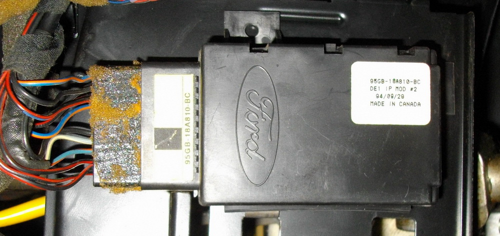 Переходник джойстик-магнитола 95GB-18AB810-BC.jpg